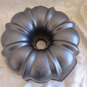 NORDIC WARE BEST Fluted Tube Bundt Pan -  10 1/2 &quot; x 3 1/2&quot; - 10 Cup Cast Non Stick Aluminum Bundt Pan with Handles