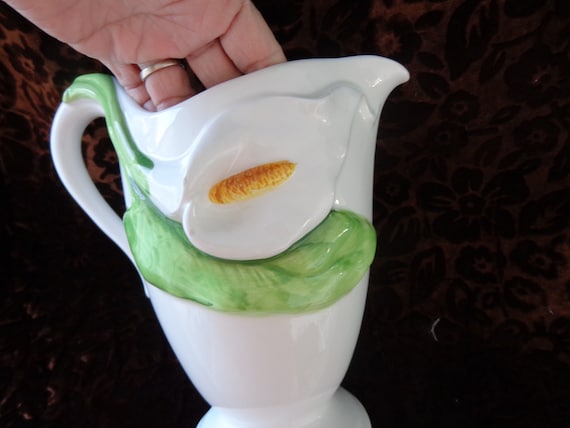 CALLA LILY PITCHER 9 H X 5 1/2 D Carraro Italy Calla Lily Ceramic 