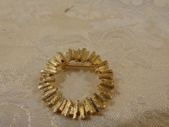GOLDEN STARBURST PIN - Circular Brooch Pin - 1 1/… - image 1