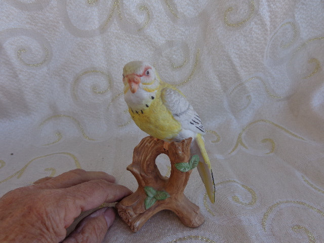 LEFTON 1983 YELLOW PARAKEET Porcelain Figurine #06008 - 5"H x 2 3/4"W x 3 1/2"D - Hand Painted Porcelain Yellow and White Lefton Parakeet