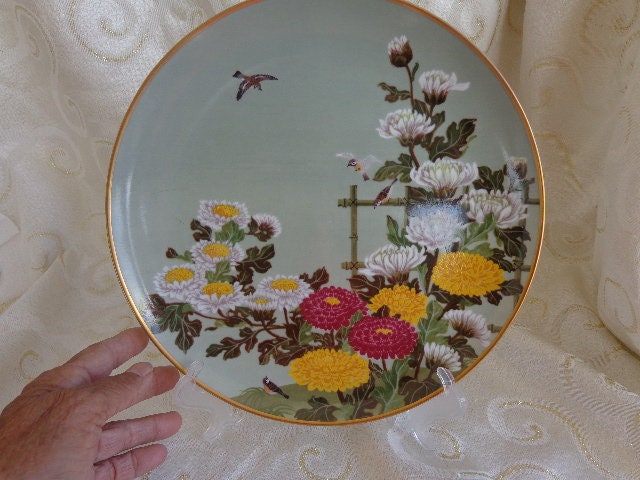 TREE SPARROW PLATE Birds and Flowers of the Orient  1979  -10" Display Plate - Tree Sparrow and Mums Gold Trimmed