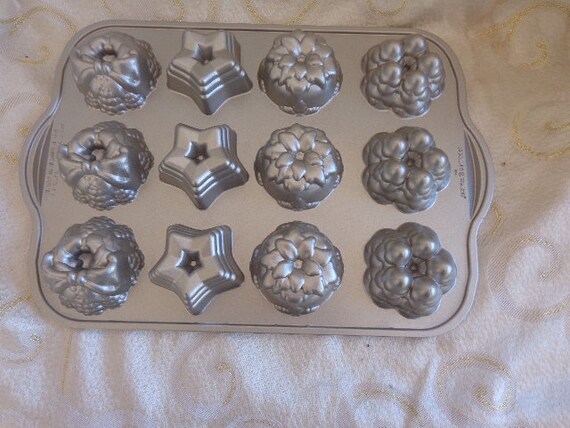 Nordic Ware Holiday Mini Muffin Pan Heavy Cast Aluminum 12 Muffins - New
