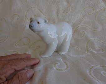 LLADRO POLAR BEAR Figurine - 4"H  x 3"W x 5"L - Porcelain Polar Bear Figrine signed Lladro 1970's