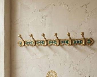 Appendiabiti in ottone con 6 ganci: intarsio in resina marocchino vintage