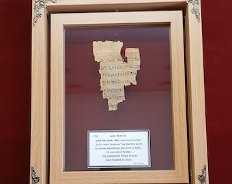 Réplica del manuscrito p52. Papiro de San Juan del Nuevo Testamento. Regalo artístico de las Escrituras Bíblicas.