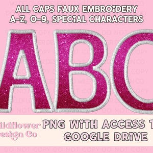 Könnte beinhalten: Rosa glitzernde Buchstaben A, B und C mit weißen Umrandungen. Die Buchstaben sind in einem Faux-Stickerei-Stil. Der Text "ALL CAPS FAUX EMBROIDERY A-Z, O-9, SPECIAL CHARACTERS" befindet sich über den Buchstaben. Der Text "Wildflower Design Co PNG WITH ACCESS TO GOOGLE DRIVE" befindet sich unter den Buchstaben.