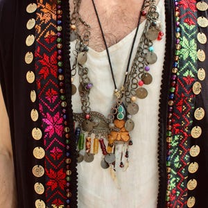 Chaleco beduino para hombre hecho a mano en el festival