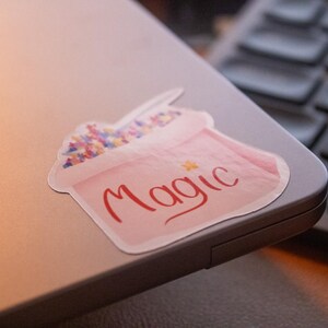 Autocollant Sac de magie – Sticker kawaii avec cœur – Décoration papeterie, laptop, journal – Vinyle waterproof
