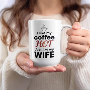 Taza "Me gusta el café caliente, igual que a mi esposa", regalo divertido para marido, regalo sarcástico para amantes del café, taza con humor ingenioso para la pareja.