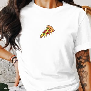 Camiseta con gráfico de rebanada de pizza, divertida camiseta para amantes de la comida, ropa informal de moda, regalo para amantes de la pizza, camiseta gráfica genial, camisa informal para el día a día.