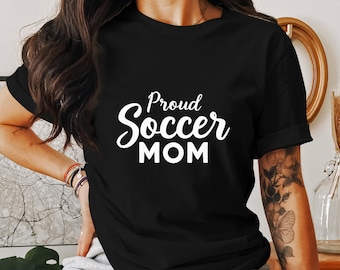 Stolzes Fußball Mama T-Shirt, Fußball Mama Grafik T-Shirt, Sport Mama Shirt, Geschenk für Fußball Mütter, Fußball Fan Bekleidung, Fußball Mannschaft T-Shirt
