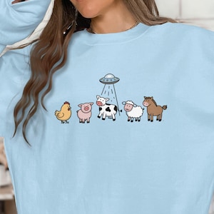 Sudadera con estampado de animales de granja, diseño de vaca, oveja, pollo, cerdo y caballo, con estampado de abducción extraterrestre, idea de regalo única.