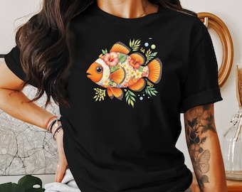 Camiseta con estampado artístico de peces tropicales de colores, atuendo playero de verano, ropa artística de vida marina, ropa inspirada en la naturaleza para amantes del océano.