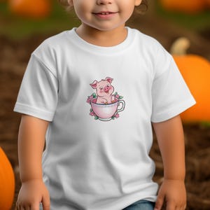 Camiseta con un lindo cerdito en una taza de té, adorable cerdito en una taza con flores, divertida camiseta para amantes de los animales, linda y divertida camiseta, regalo para los amantes de los cerdos