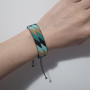 Handwoven Beaded Bracelet – Green & Gold Tribal-Inspired Adjustable Cuff