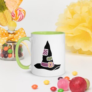 Hexenhut mit Flicken, Tasse mit farbigem Innenleben