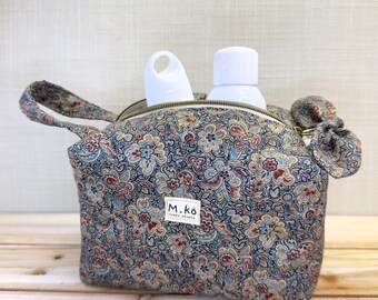 Bolsa de cosméticos de algodón con estampado floral vintage, hecha a mano, acolchada y con cremallera.