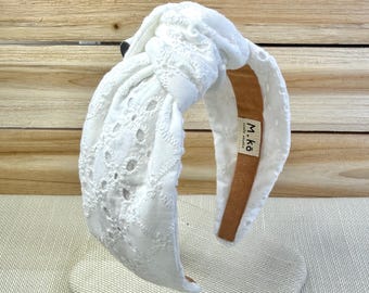 Diadema anudada con ojales blancos hecha a mano, accesorio para el cabello de estilo cottagecore