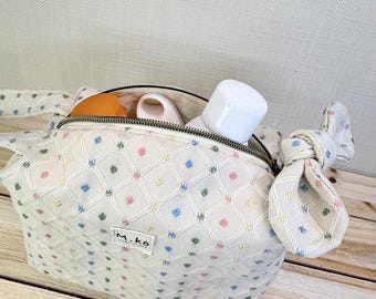 Bolsa de cosméticos floral acolchada hecha a mano, con tirador de cremallera tipo coletero