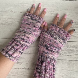 knitting pattern  wristwarmers/fingerless gloves