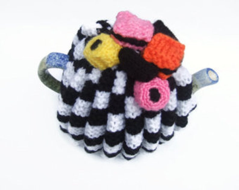 tea cozy cosie knitting pattern for allsort cosie image 1