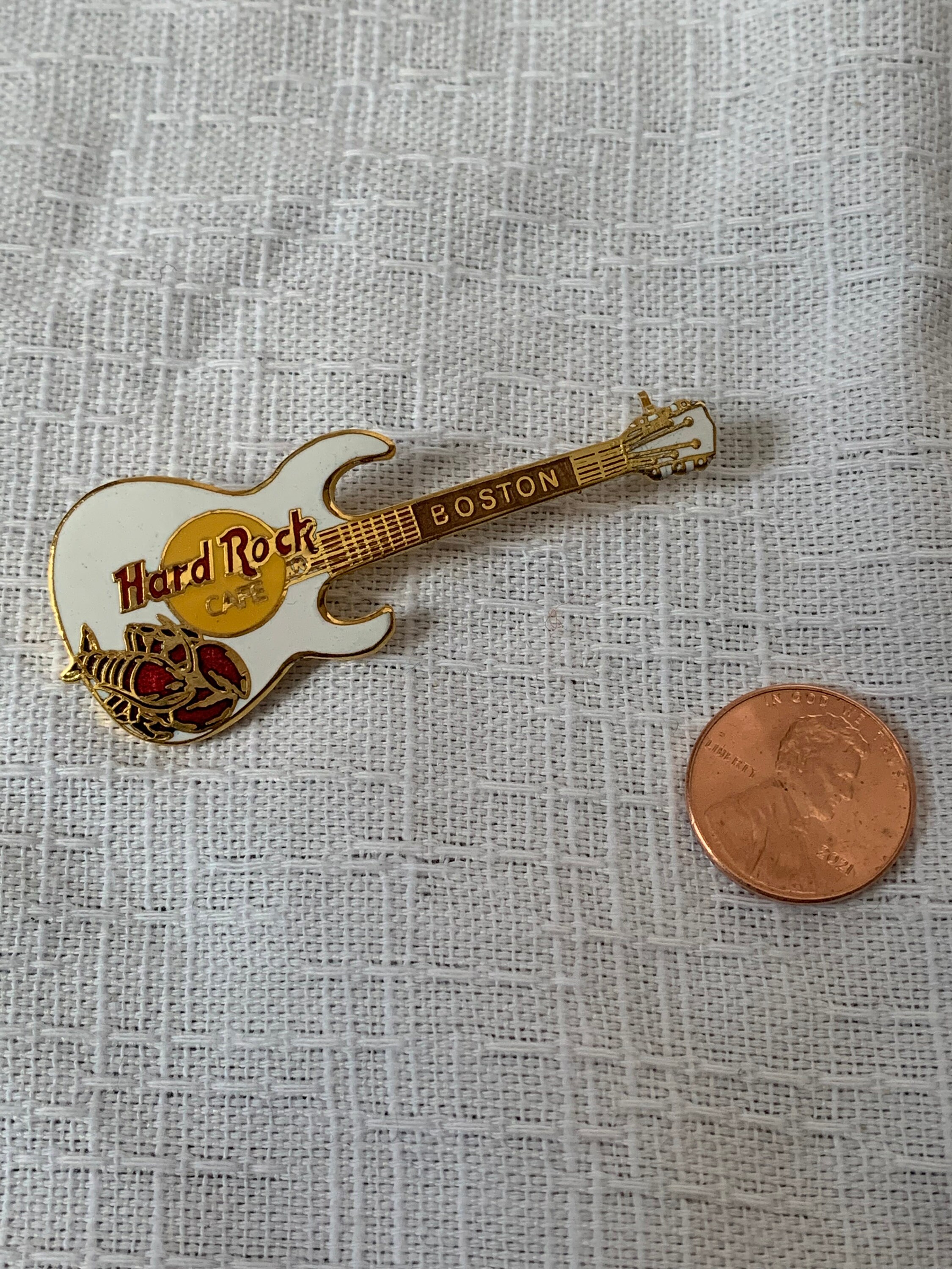 Hard Rock Cafe pin Boston Lobster on White Fender Guitar 