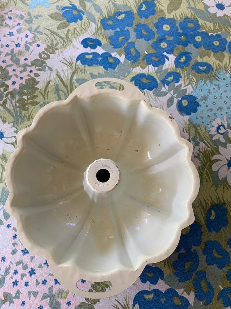 Vintage Lime Green BUNDT Pan With Handles Nordic Ware Beige Etsy