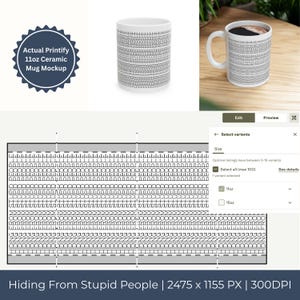 Op de afbeelding: Witte keramische mok met een zwart-wit geometrisch patroon. De mok van 312 gram heeft een oor. De tekst "Actual Printify 11oz Ceramic Mug Mockup" staat in een blauwe cirkel.