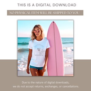 Puede incluir: Una mujer con una camiseta blanca con un logotipo y texto, de pie junto a una tabla de surf rosa en una playa. El texto de la camiseta dice "YOUR DESIGN HERE" y "WALSCREENS". La imagen tambi&eacute;n incluye el texto "THIS IS A DIGITAL DOWNLOAD" y "NO PHYSICAL ITEM WILL BE SHIPPED TO YOU".