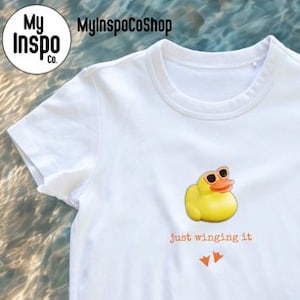 Maglietta con meme divertente, maglietta sciocca, &quot;Just Winging It&quot;, maglietta per adulti, maglietta con anatra, maglietta con uccello, maglietta divertente da regalare, paperella di gomma, abbigliamento per birdwatching, festa del papà