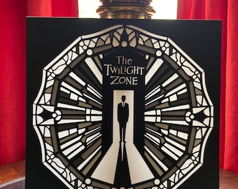 Archivo SVG en capas con diseño radial de vidrieras de The Twilight Zone - Logotipo de película de TV en blanco y negro / Cricut Silhouette / tarjetas shadowbox