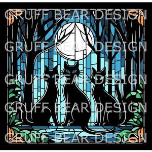 Puede incluir: Una obra de arte estilo vidriera con tres gatos negros con ojos azules brillantes, sobre un fondo de luna llena y &aacute;rboles. El dise&ntilde;o incorpora tonos de azul, verde y naranja, con el texto "GRUFF BEAR DESIGN" repetido.