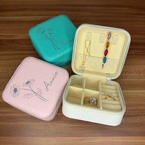 Mini joyero de viaje personalizado, caja para anillos con nombre personalizado, estuche portátil para mujeres y niñas, organizador de regalos y recuerdos para damas de honor.