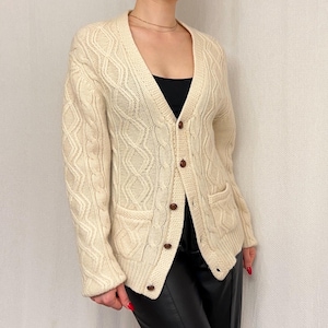 Kardigan z wełny Vintage Aran Knit | North Country Eaton | 100% czystej wełny Laine | Wyprodukowano w Hong Kongu | Kremowy sweter z dzianiny kablowej | Rozmiar L