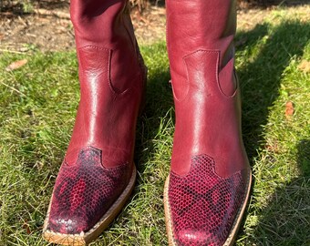 Vintage Burgundy Leather Snake Boots - White Mountain Stallion - Size 9