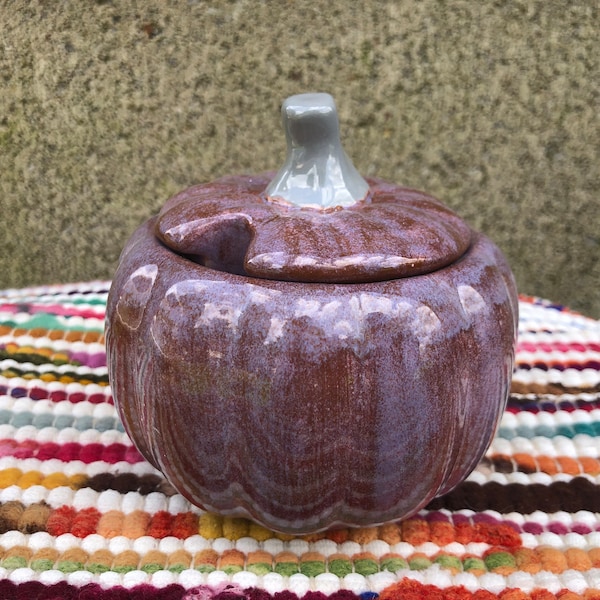 Rustikale Pflaume lila Keramik Kürbis Zuckerdose oder Schüssel - Salzstreuer