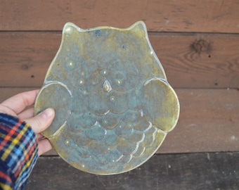 Spring Moss Green Ceramic Owl Dish - Modern Ceramic Plate - Catch All Jewelry, Change, Spoon Rest - Earth Tone Glaze