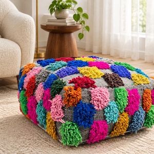 Kleurrijke gecapitonneerde poef, vierkante vloerpoef, voetensteun met textuur, boho woonkamerdecoratie, vrolijke accentstoel