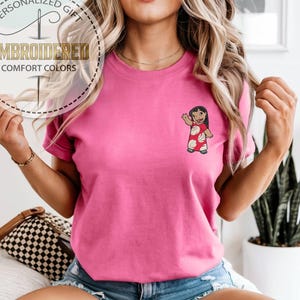 Op de afbeelding: Een set van drie keramische vazen in verschillende hoogtes en vormen. De vazen zijn geglazuurd in een matte witte afwerking, wat een minimalistische esthetiek biedt. De hoogste vaas is ongeveer 25 cm hoog.