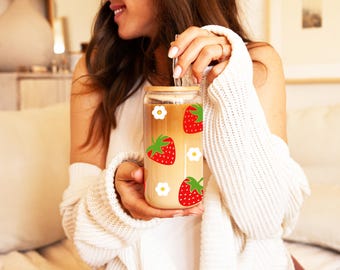 Strawberry and Daisy Glass Tumbler, 16oz Iced Coffee Cup with Bamboo Lid and Floral Fruit Design,  Summer Picnic Aesthetic Glass Tumbler