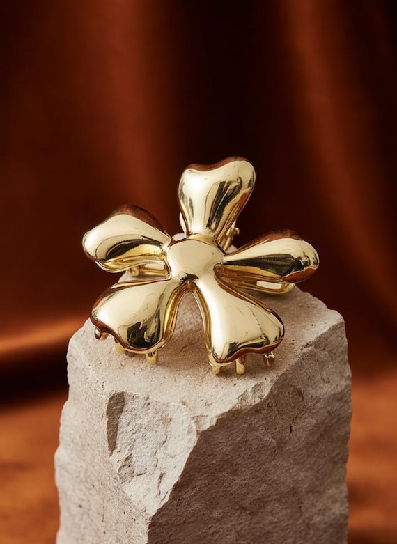 Gold Metal Hair Claw Clip - Designer Inspired Gilded Mermaid Shell Claw Clip – The Hair Edit main image 3