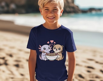 ラーメンを食べるアホロートルとカワウソのユースTシャツ：かわいい動物ヌードルシャツ、キュートなユニセックスキッズTシャツ、グラフィックプレイTシャツ、男の子、女の子