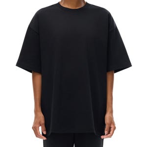 Heavyweight black drop shoulder t-shirt size chart with unisex measurements, 425 GSM cotton details, care instructions, and fit guide.