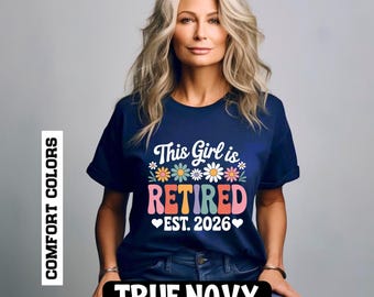 Dit meisje gaat met pensioen in 2026 - Bloemenprint T-shirt, pensioencadeau, Comfort Colors katoenen shirt
