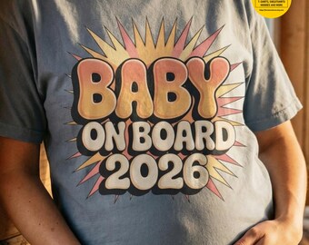 Baby On Board 2026 Shirt: Retro Pop Art T-shirt voor de aankondiging van je zwangerschap