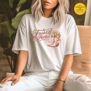 Frisch aus dem Markt Bachelorette Cowboy Boots T-Shirt, Verlobung Ankündigung T-Shirt, Western Braut Geschenk, Kokette
