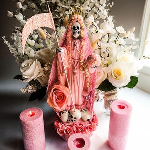 Santa Muerte Rosada: Amor, Ternura y Protección para el Corazón