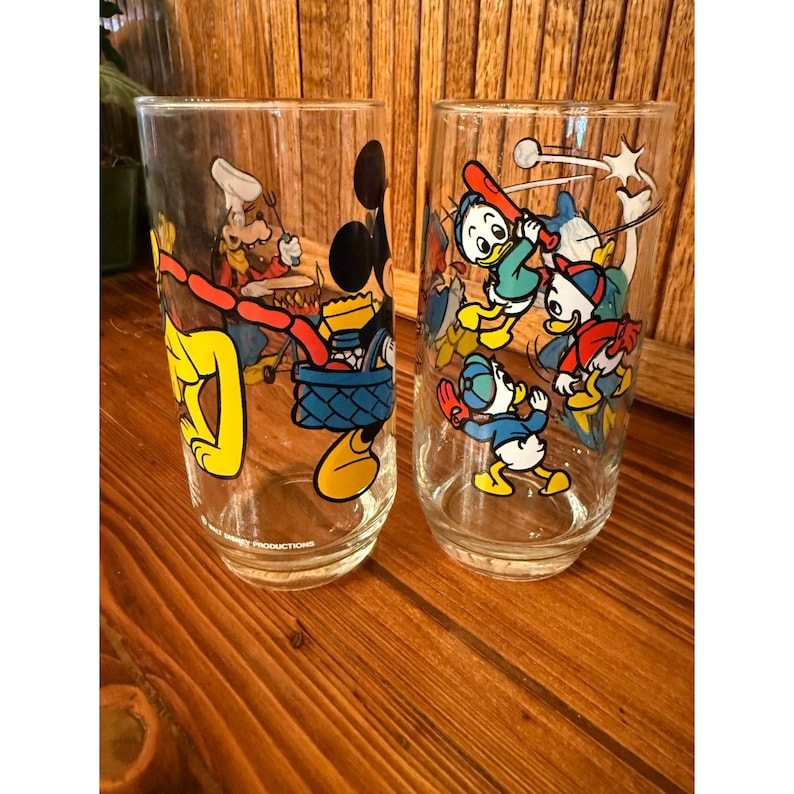 Vintage Disney and Pepsi Character Glasses Set of 2 Mickey Mouse Daisy Duck Tumblers Retro Disney Kitchen Decor zdjęcie 2