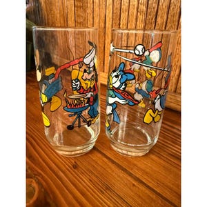 Vintage Disney and Pepsi Character Glasses Set of 2 Mickey Mouse Daisy Duck Tumblers Retro Disney Kitchen Decor zdjęcie 4