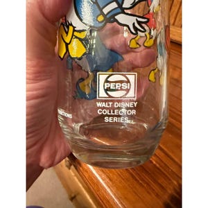 Vintage Disney and Pepsi Character Glasses Set of 2 Mickey Mouse Daisy Duck Tumblers Retro Disney Kitchen Decor zdjęcie 5